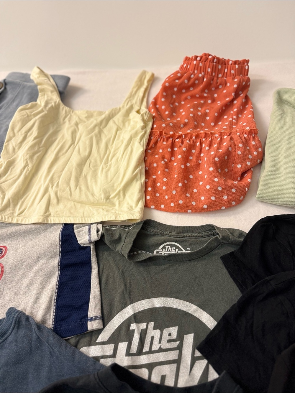 Women’s Clothing Lot Bundle Small/Medium Toos Shrts Skirts Gap Hollister 12 Pc - Picture 9 of 12